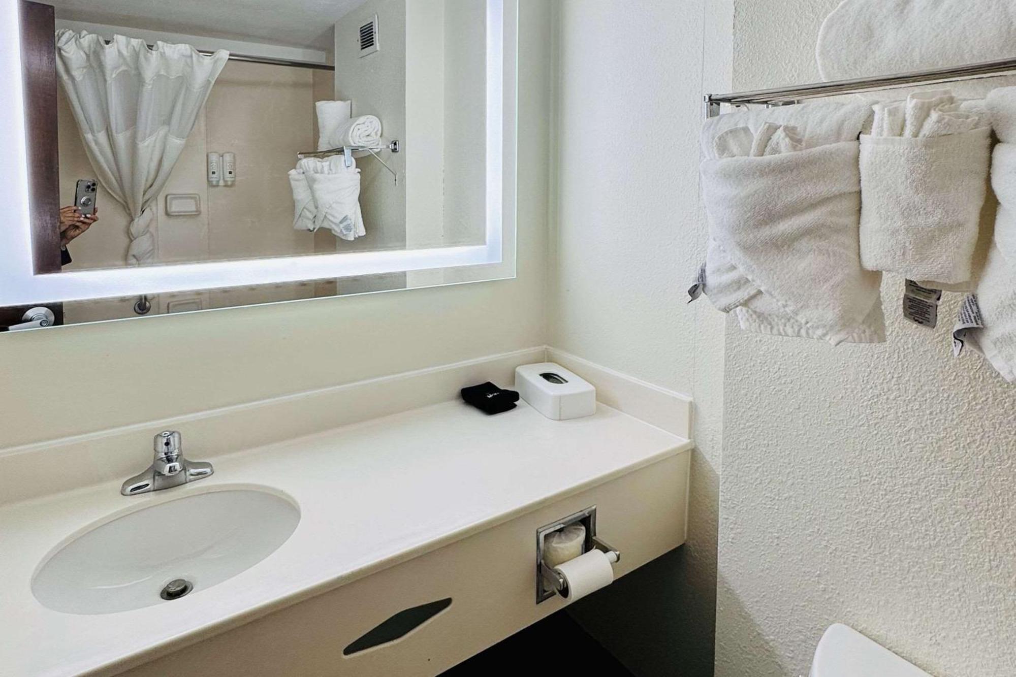 Quality - Area Inn